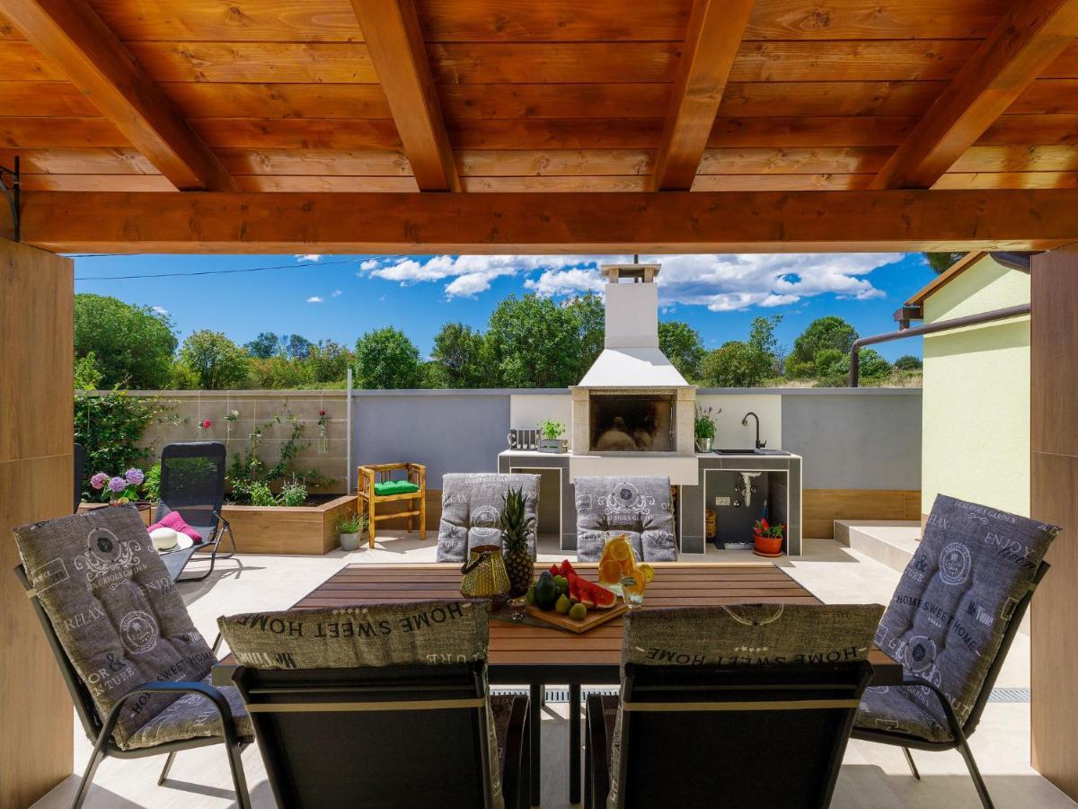 Holiday Home Laura By Interhome Pula Exterior foto